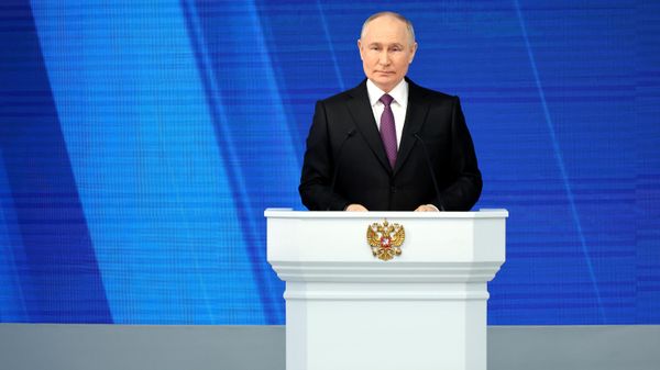 Президент РФ Владимир Путин выступает с ежегодным посланием Федеральному Собранию
