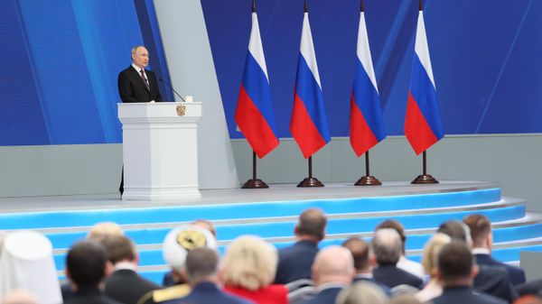 Президент РФ Владимир Путин выступает с ежегодным посланием к Федеральному Собранию