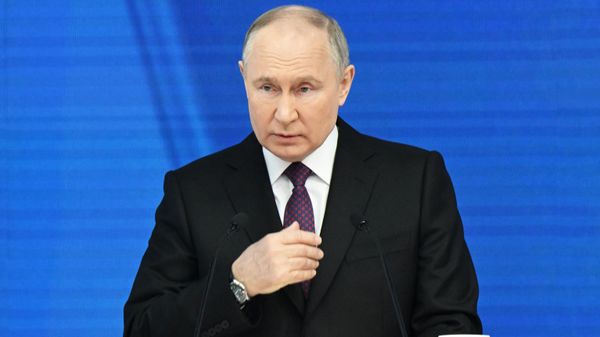 Президент РФ Владимир Путин обращается с посланием к Федеральному Собранию