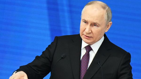 Президент РФ Владимир Путин обращается с посланием к Федеральному Собранию
