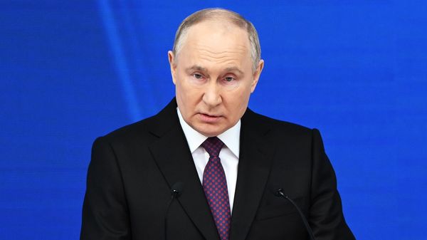 Президент РФ Владимир Путин обращается с посланием к Федеральному Собранию