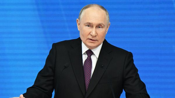 Президент РФ Владимир Путин обращается с посланием к Федеральному Собранию