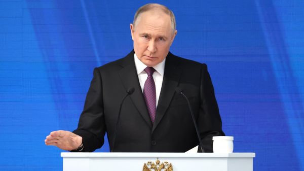 Президент РФ Владимир Путин обращается с посланием к Федеральному Собранию