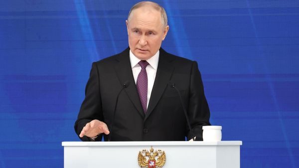Президент РФ Владимир Путин обращается с посланием к Федеральному Собранию