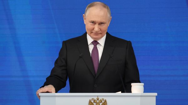 Президент РФ Владимир Путин обращается с посланием к Федеральному Собранию