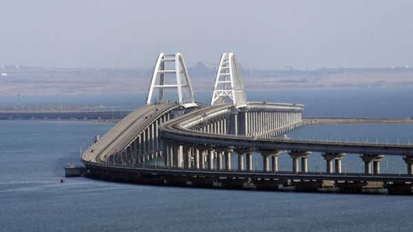 Левую часть Крымского моста открыли для проезда