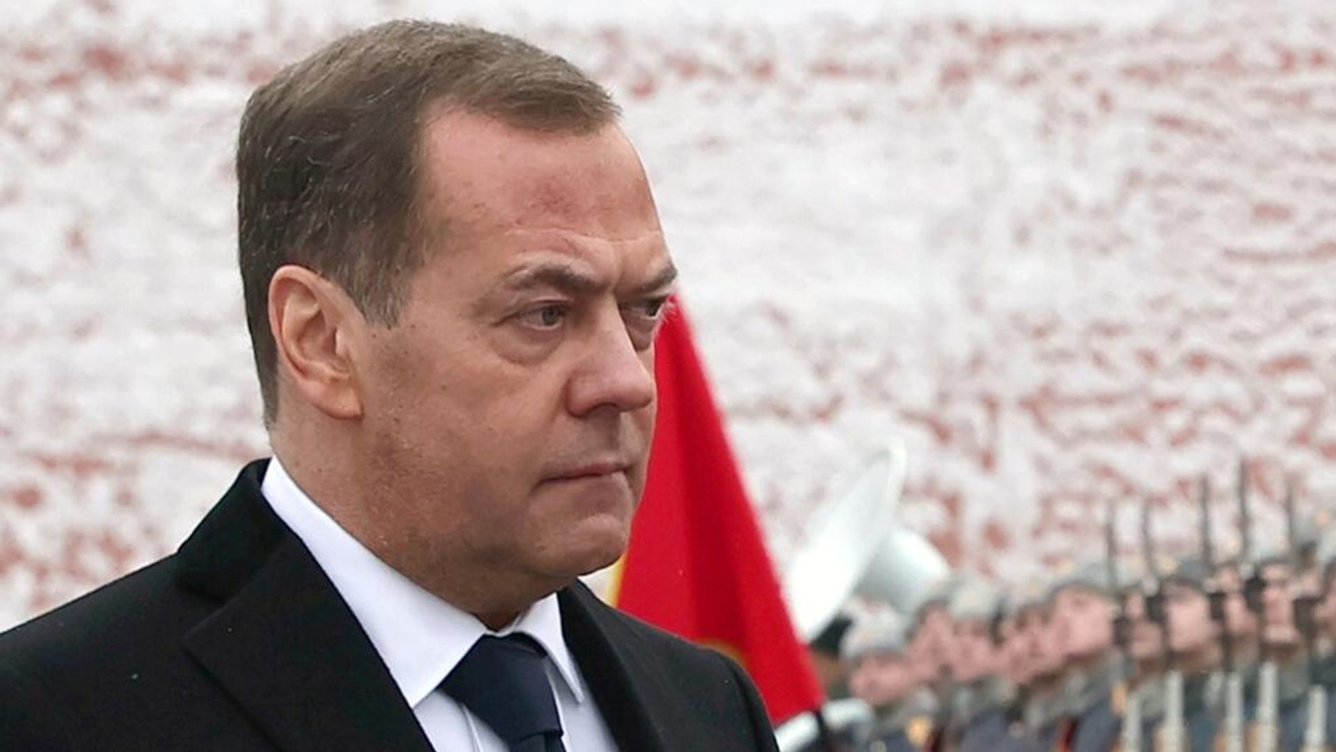 Зампред Совбеза РФ Д. Медведев возложил венок к Могиле Неизвестного Солдата - ПРАЙМ, 1920, 17.09.2024