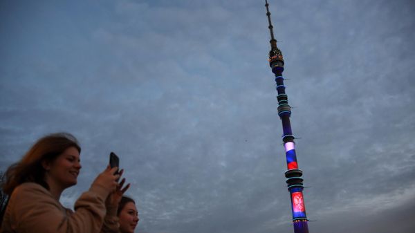 Останкинскую телебашню подсветили в рамках акции Бессмертный полк