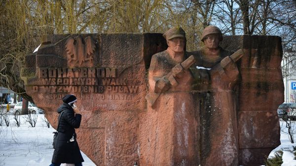 Памятники советским солдатам в Польше