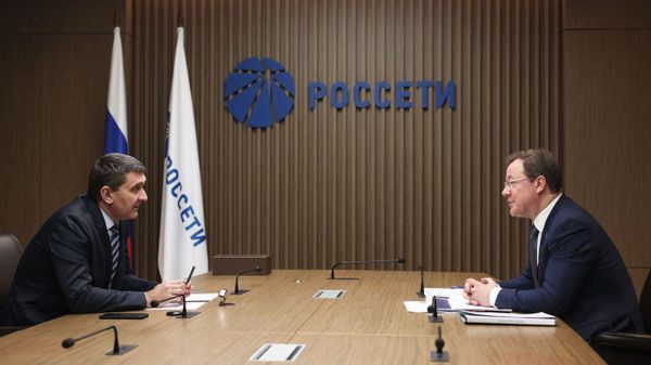 Губернатор Самарской области Дмитрий Азаров и Генеральный директор ПАО Россети Андрей Рюмин