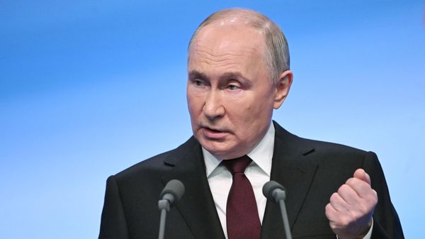 В. Путин встретился с доверенными лицами в избирательном штабе