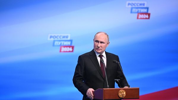 В. Путин встретился с доверенными лицами в избирательном штабе