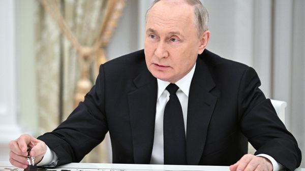 Президент РФ В. Путин встретился с лидерами парламентских фракций