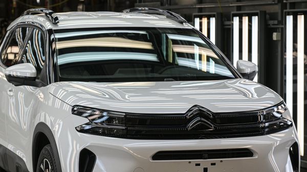 Автомобиль Citroen C5 Aircross на линии сборке на заводе ПСМА