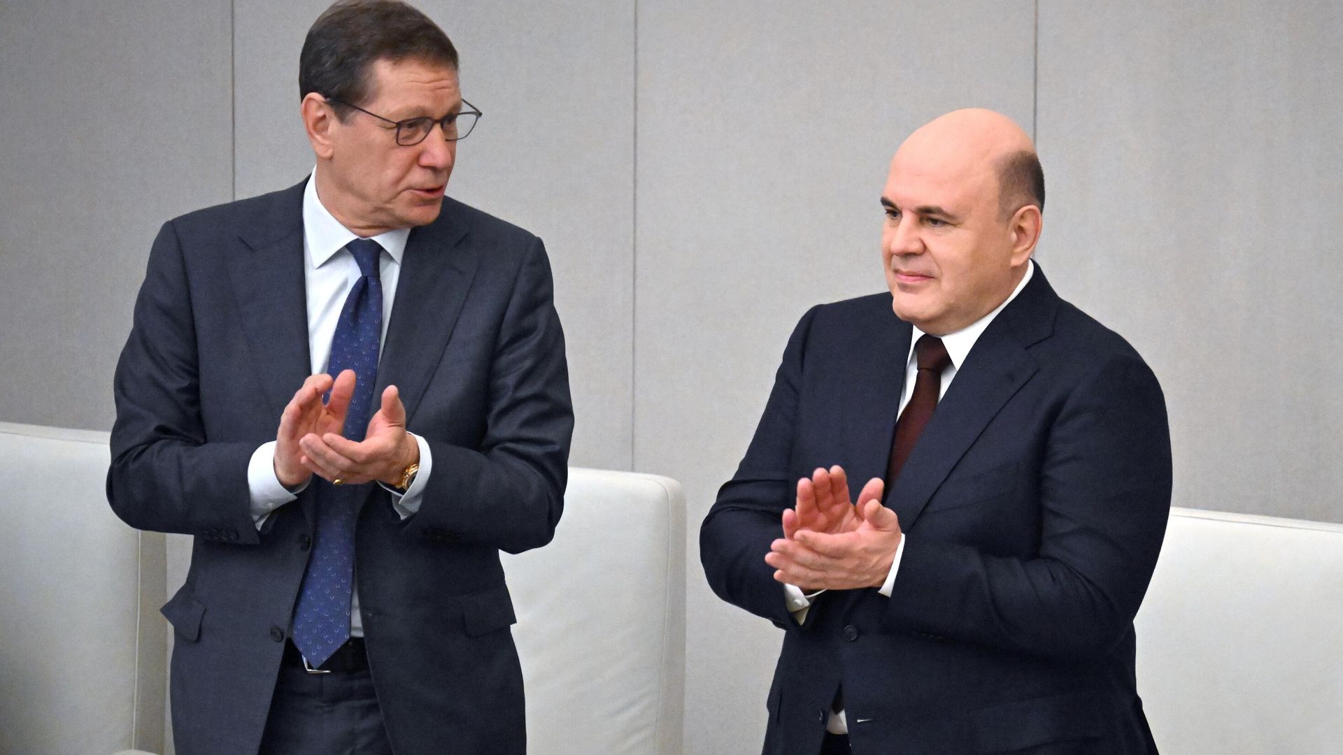 Михаил Мишустин и первый заместитель председателя Государственной Думы РФ Александр Жуков на заседании в Государственной Думе РФ - ПРАЙМ, 1920, 03.04.2024
