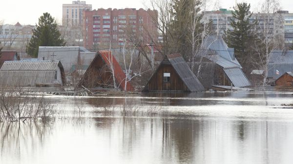Подтопленные дома в городе Кургане