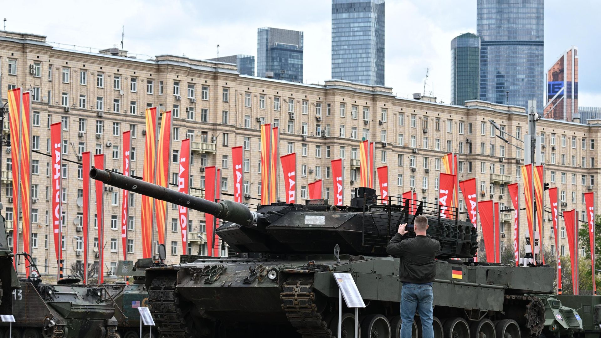 Подготовка к выставке трофейного вооружения и техники на Поклонной горе - ПРАЙМ, 1920, 03.05.2024
