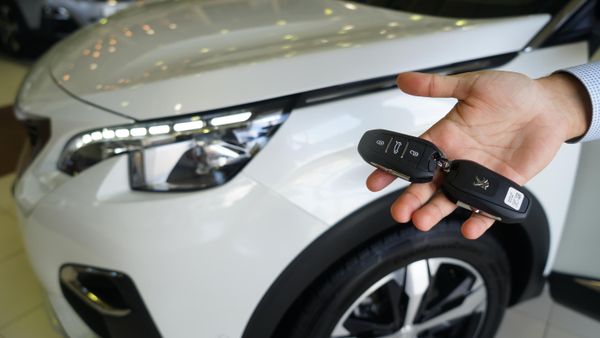 Автомобиль Peugeot 5008