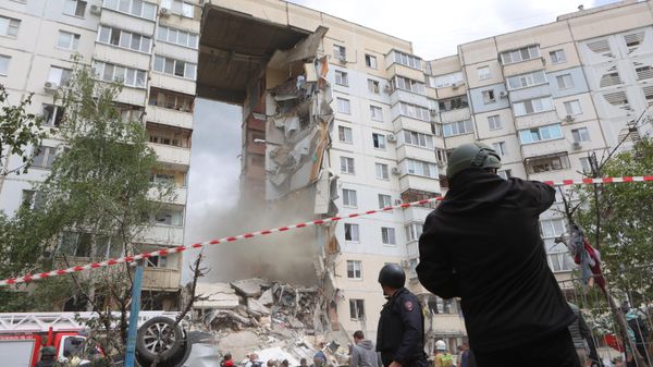 В Белгороде в результате обстрела ВСУ обрушился подъезд многоквартирного жилого дома