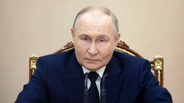Президент Владимир Путин провел встречу с командующими войсками военных округов