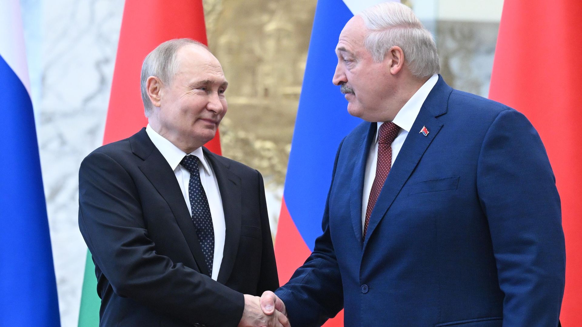 Президент РФ Владимир Путин и президент Белоруссии Александр Лукашенко на церемонии официальной встречи в Минске - ПРАЙМ, 1920, 28.06.2024