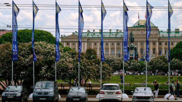 Флаги с символикой Петербургского международного экономического форума (ПМЭФ) 