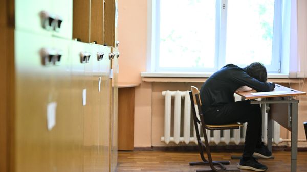 Сдача ЕГЭ в школах России