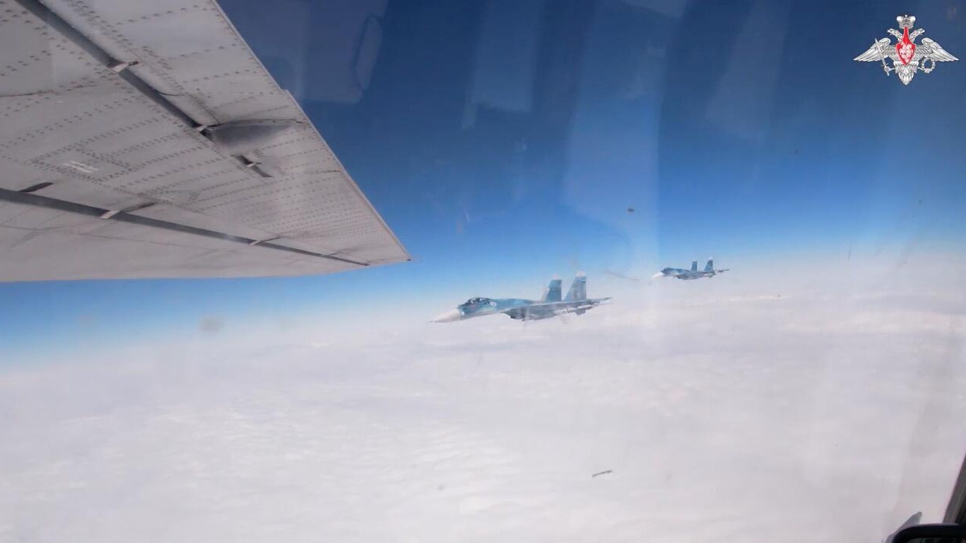Самолеты Ту-95мс и дальние бомбардировщики Ту-22м3 во время патрулирования. Скриншот видео - ПРАЙМ, 1920, 08.07.2024