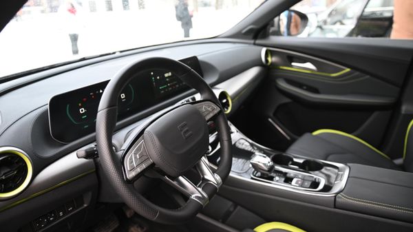 Выставка Россия. Презентация экологичных автомобилей завода Evolute