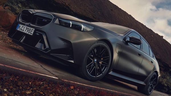 Автомобиль BMW M5