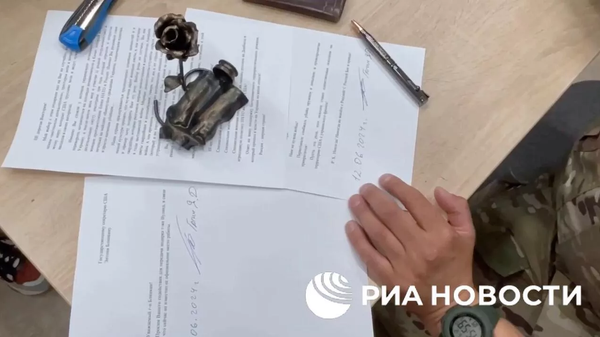 Стальная роза из осколка от западного снаряда, которым были убиты мирные жители Донецка