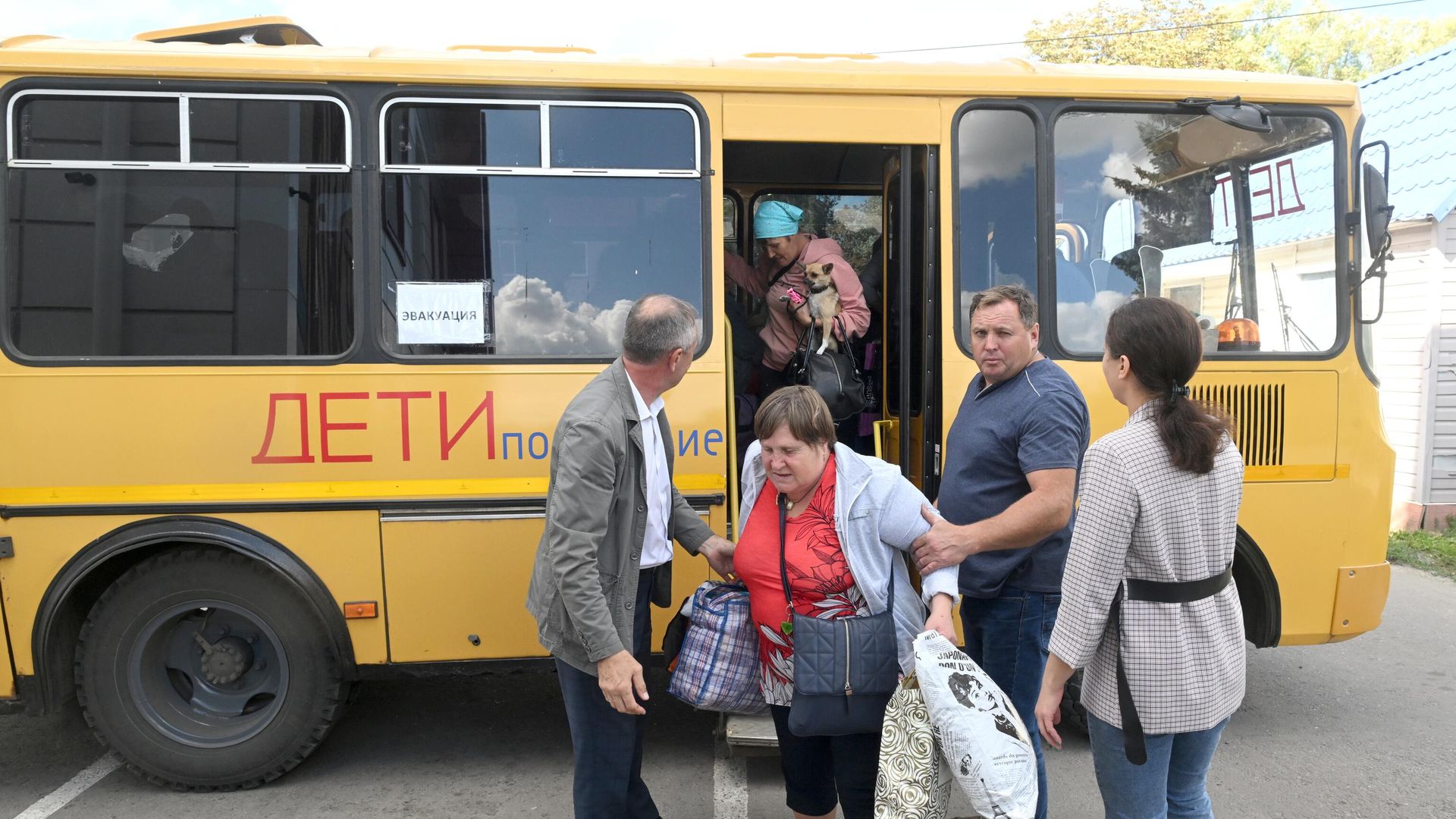 Эвакуация мирных жителей из Краснояружского района Белгородской области - ПРАЙМ, 1920, 26.11.2024