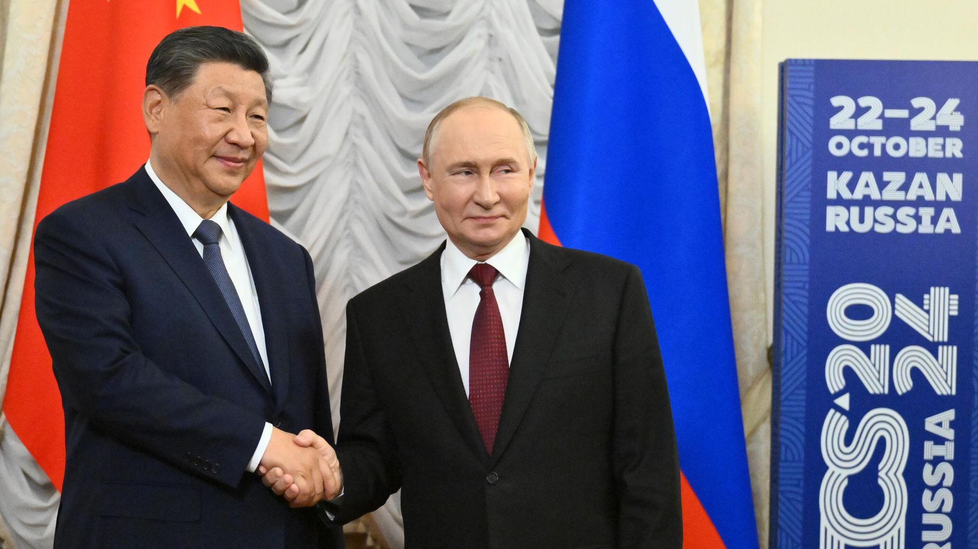 Президент РФ Владимир Путин и председатель КНР Си Цзиньпин во время встречи в рамках XVI саммита БРИКС - ПРАЙМ, 1920, 23.10.2024