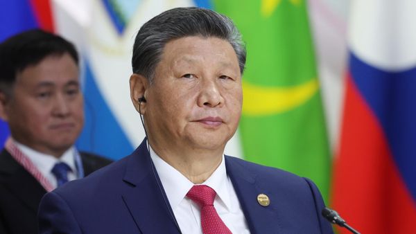  Председатель КНР Си Цзиньпин на заседании глав делегаций стран БРИКС в расширенном составе