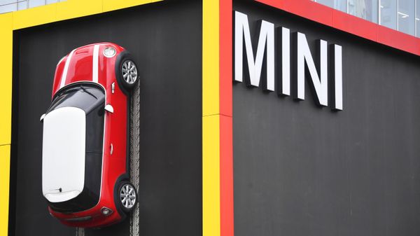 Логотип компании Mini 
