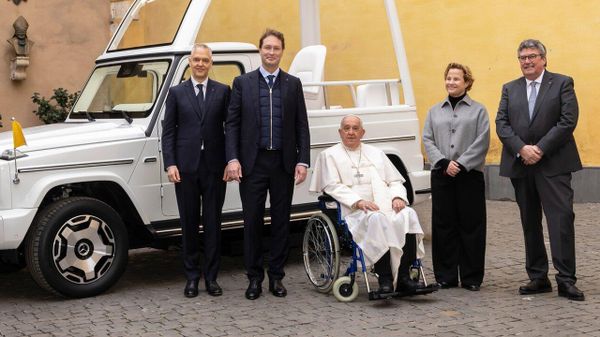 Новый Папамобиль от Mercedes-Benz
