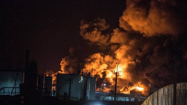 Пожар на нефтебазе под Киевом