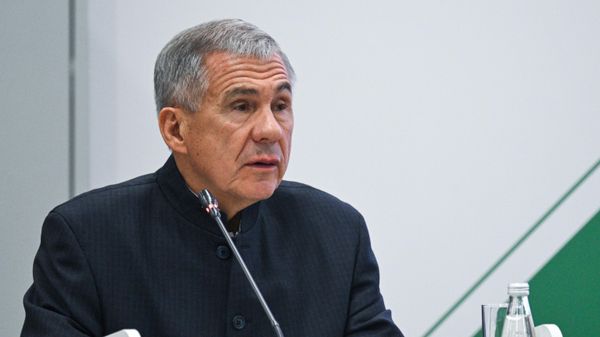 Рустам Минниханов