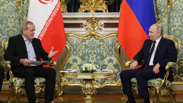 Встреча президента РФ В. Путина и президента Ирана М. Пезешкиана