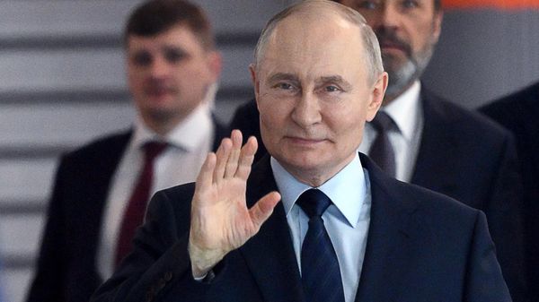 Президент РФ Владимир Путин во время посещения завода АвтоВАЗ