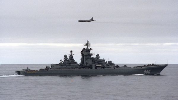 Крейсер Адмирал Нахимов и самолет Орион