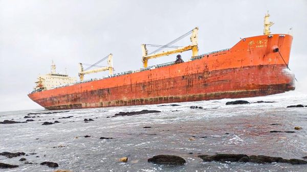 Китайское судно Ань Янь 2 село на мель у берегов Сахалина 