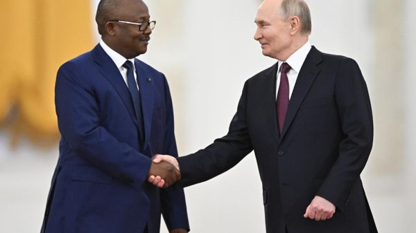 Президент Владимир Путин встретился с президентом Гвинеи-Бисау Умару Сисоку Эмбало