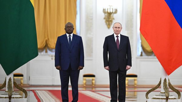 Президент Владимир Путин встретился с президентом Гвинеи-Бисау Умару Сисоку Эмбало