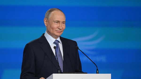 Президент Владимир Путин выступил на церемонии награждения лауреатов премии Служение