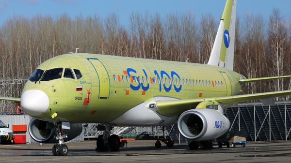 Полет полностью импортозамещенного самолета Superjet
