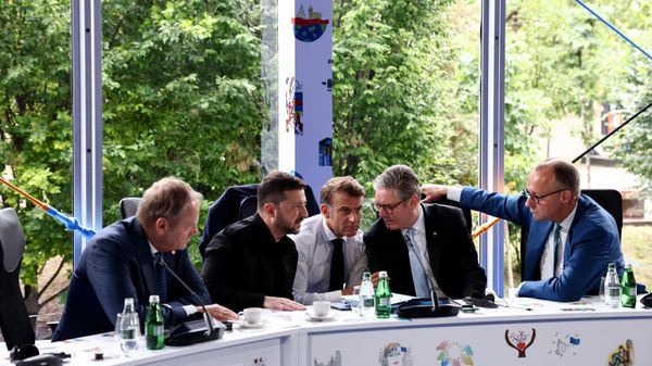 Дональд Туск, Владимир Зеленский, Эммануэль Макрон, Кир Стармер и Фридрих Мерц