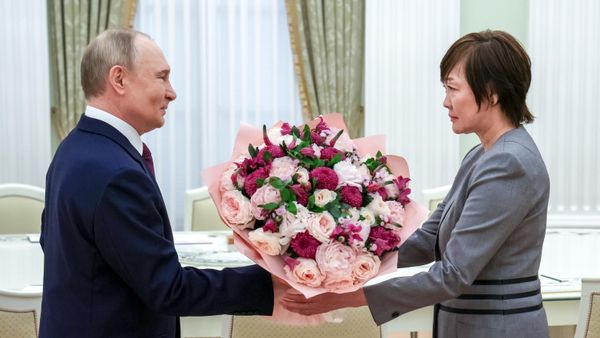 Президент Владимир Путин встретился с вдовой бывшего премьер-министра Японии Синдзо Абэ – Акиэ Абэ