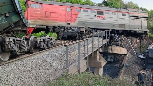 Обрушение железнодорожного моста в Курской области