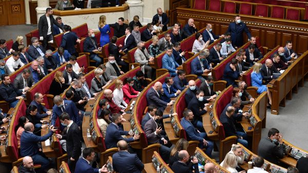 Депутаты на заседании Верховной рады Украины